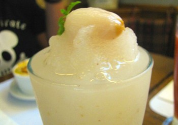 Recipe: Lychee Vanilla Yogurt Smoothie