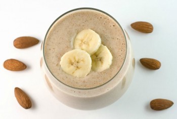 Vanilla Peach and Almond Smoothie