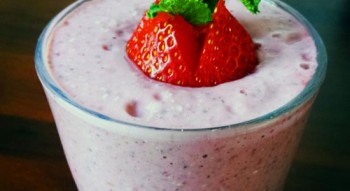 Vanilla Strawberry and Almond Shake
