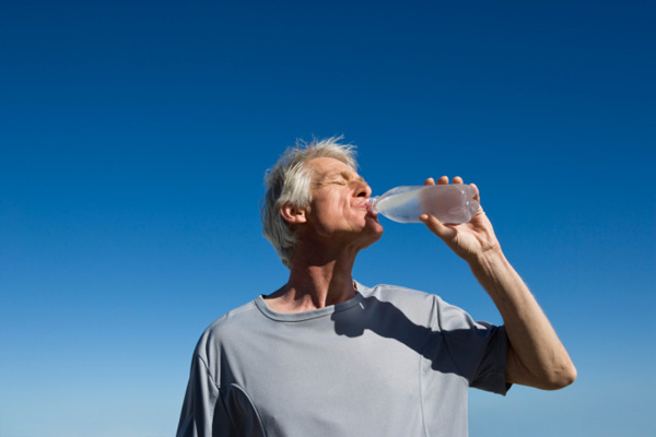 86503082-staying-hydrated